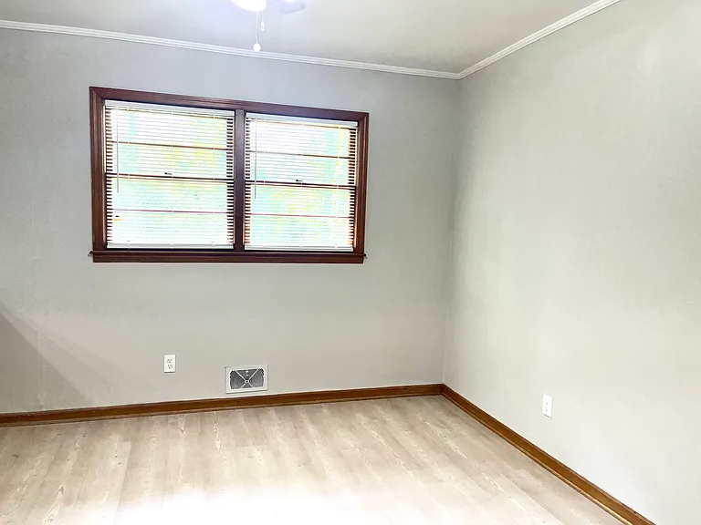 2417 Alandale Dr — Photo 10