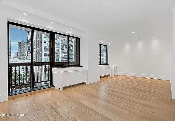 3rd image of 350 E 72nd St APT 11B