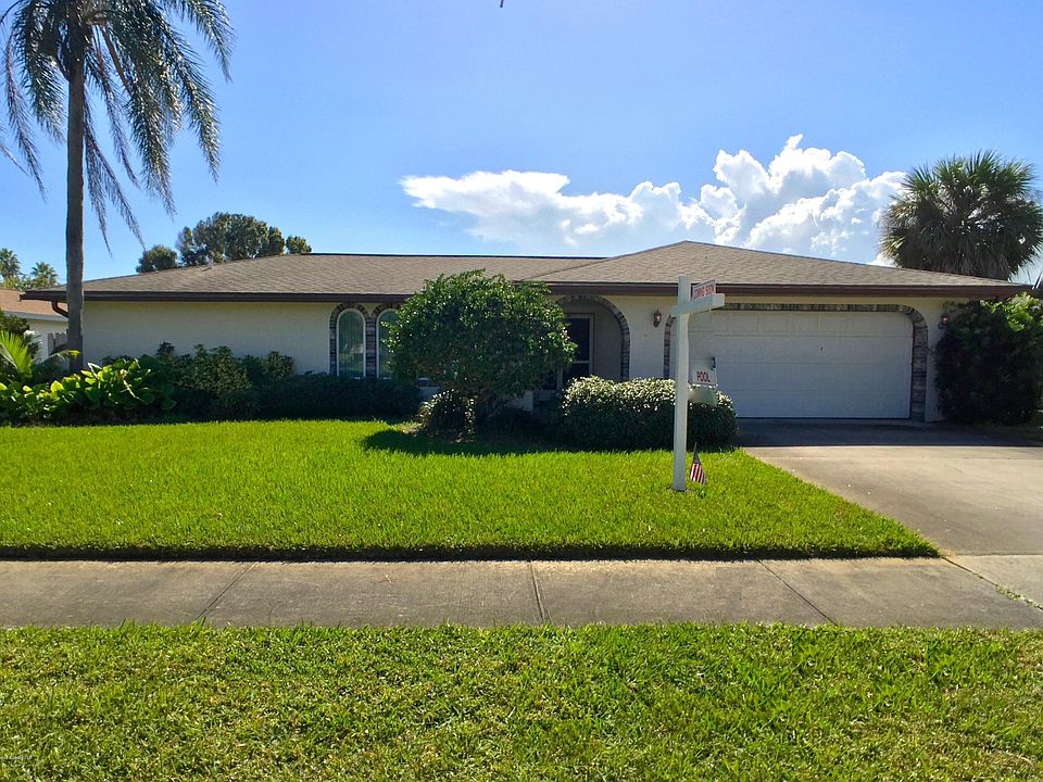 1st image of 411 E Amherst Cir