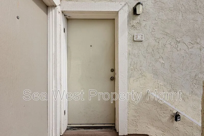 2 bed, 2.0 bath, 1040 sqft, $3,200 — Photo 4