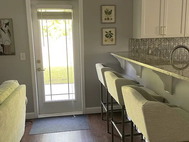 124 Chapel Lake S — Photo 4