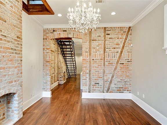 5th image of 828 Orleans St