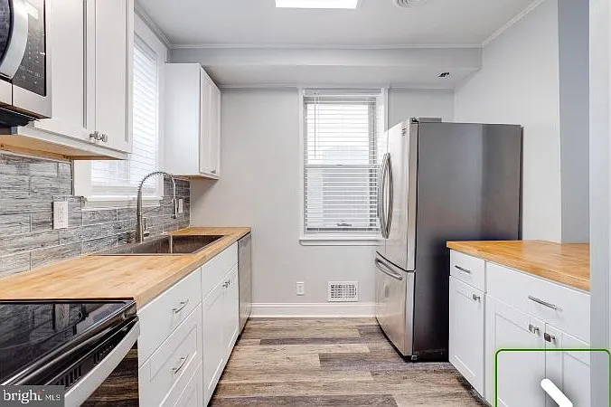 128 S Schroeder St — Photo 1