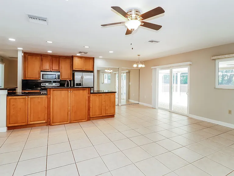 1701 E Orangeside Rd — Photo 3