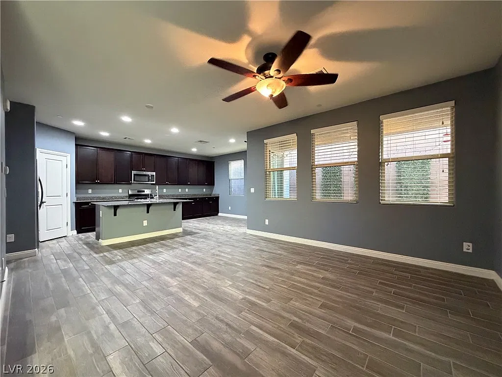 3 bed, 2.5 bath, 1656 sqft, $2,050 — Photo 4