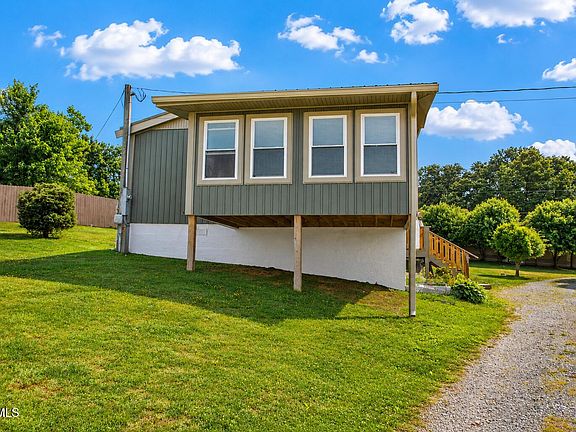 2nd image of 225 Shaw Rd