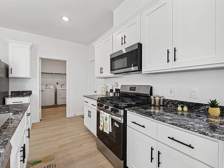 407 Robin St — Photo 15