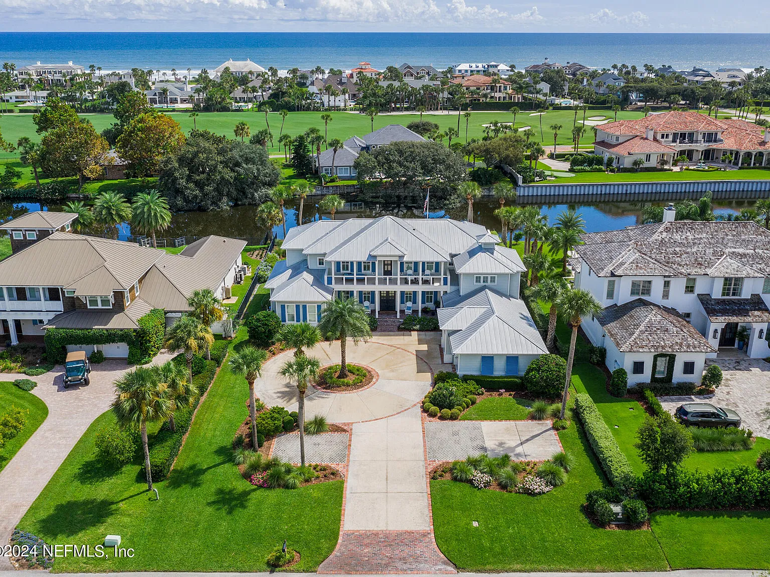 6 bed, 7.0 bath, 4696 sqft, $27,500 — Photo 2