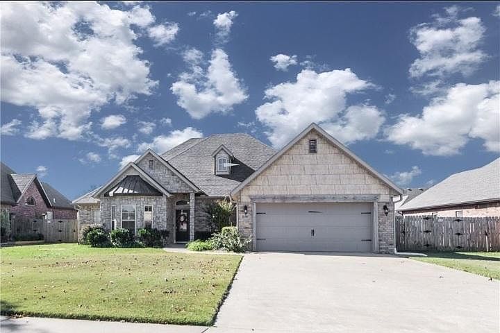 1st image of 2109 Pinoak Ave