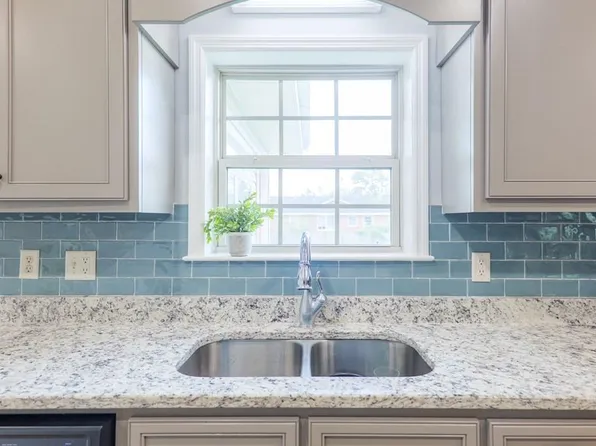 19 W Lee Ave, Lakeland, GA 31635