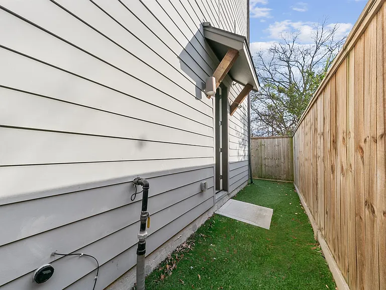 4032 Buck St #A — Photo 8