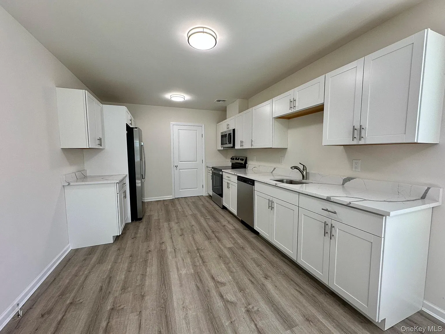 4 bed, 3.5 bath, 5000 sqft, $5,000 — Photo 3