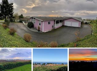 98600 Camellia Dr, Brookings, OR 97415