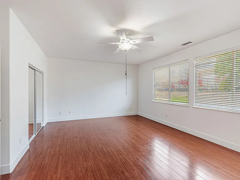 118 Copper Beech Gln — Photo 31