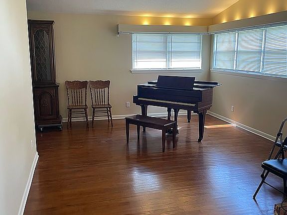 Living/Den middle floor