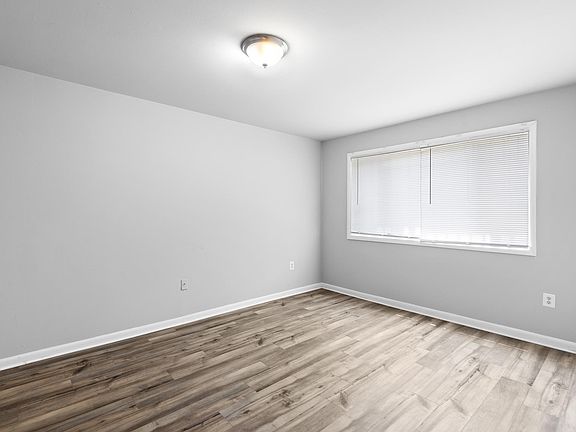 5th image of 225 43rd Rd NE #103