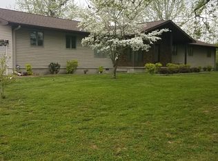 9893 Fox Hunters Rd, Benton, IL 62812