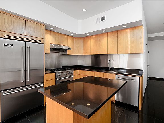 3rd image of 354 Broome St APT 3