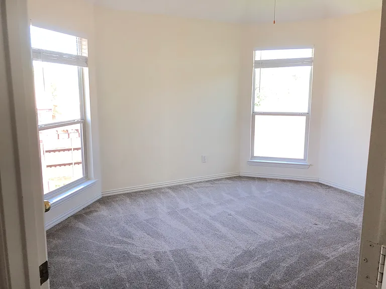 1709 Oak Brook Ln — Photo 16