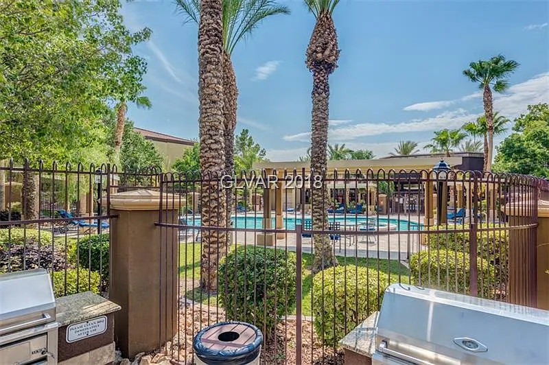 950 Seven Hills Dr — Photo 4