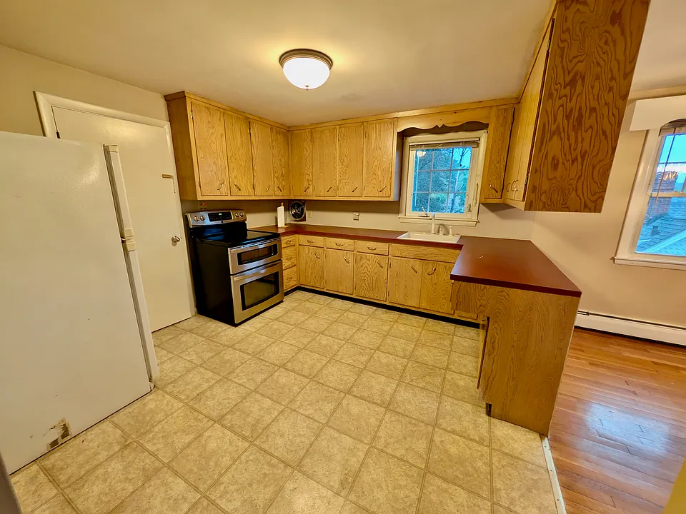 518 Central St #2
