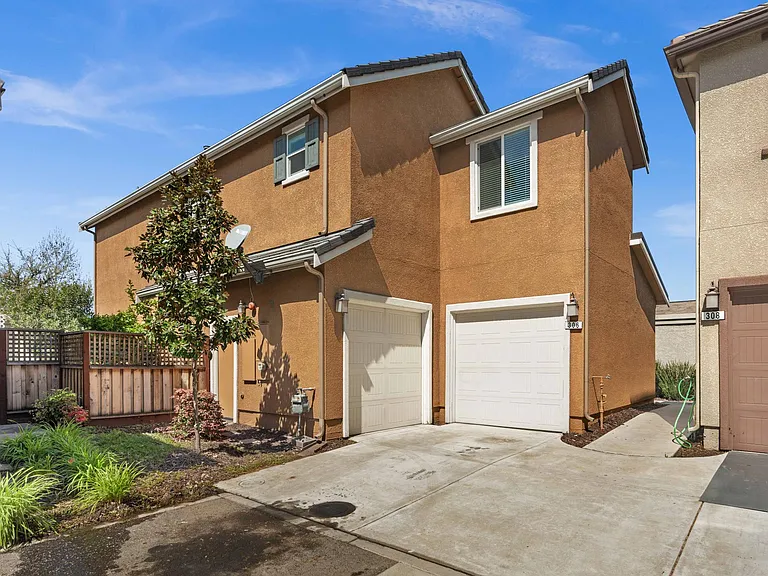 306 Misty Cir — Photo 1