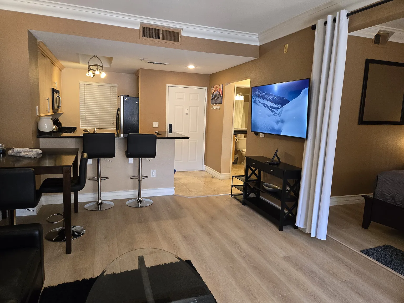210 E Flamingo Rd — Photo 3