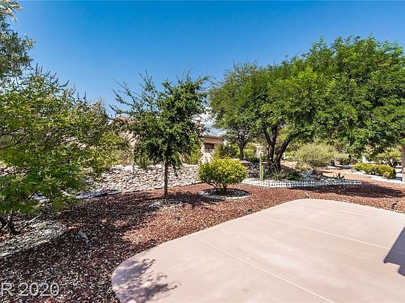 5th image of 2621 Desert Sands Dr