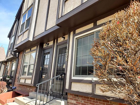 1608 Carnavon is one of the largest units with 3 bedrooms and 3.5 baths.