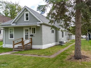 907 Walnut St, Grand Forks, ND 58201