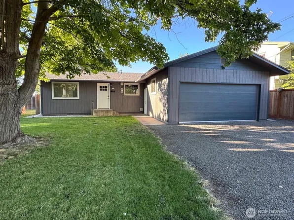 424 SW 3rd Street, College Place, WA 99324