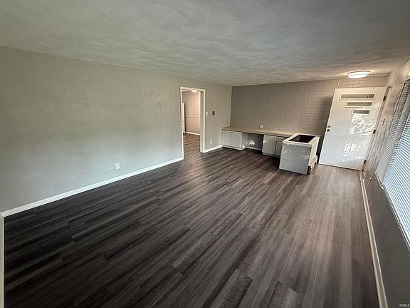 4th image of 17385 Elkins St