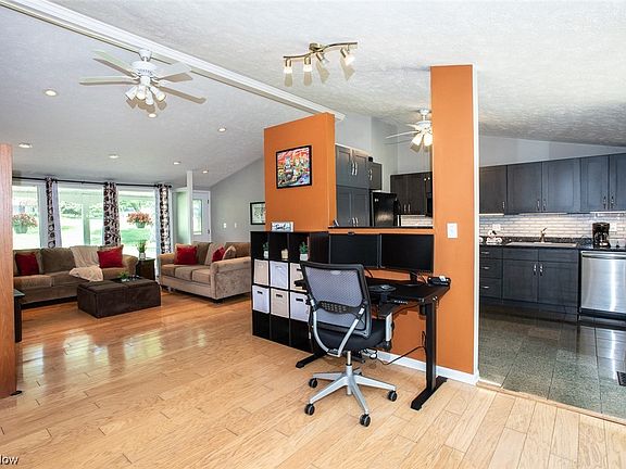 5th image of 6822 Greenbrier Dr