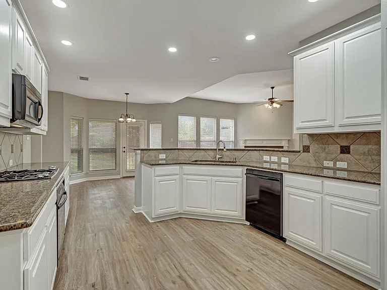 210 Red Bluff Dr — Photo 8