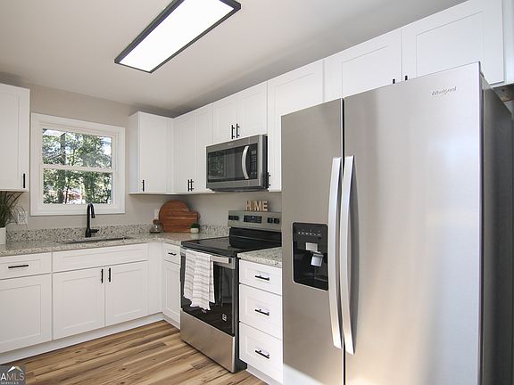 5th image of 421 Vienna Cir