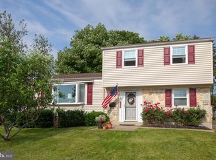 9714 Beacon Rd, Philadelphia, PA 19115