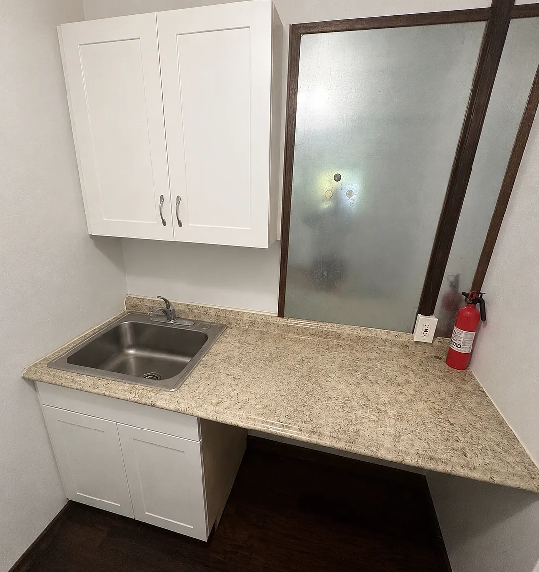 Studio, $850 — Photo 4