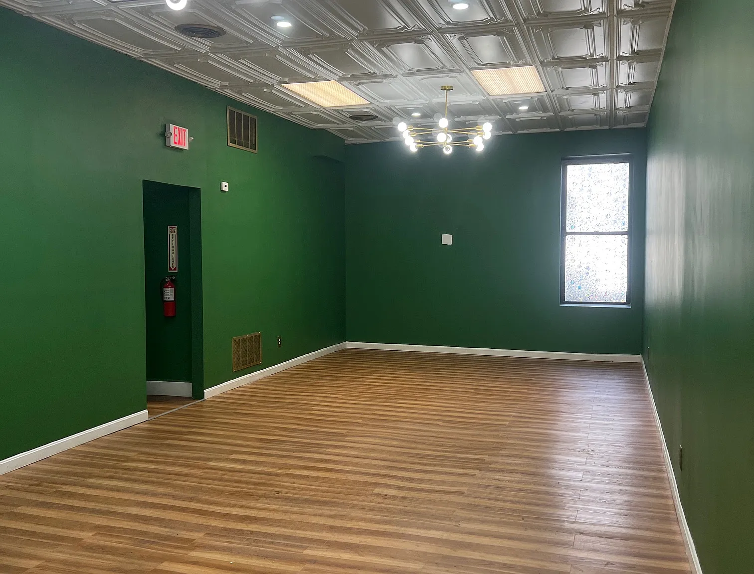 327-331 Main Street (6 Chapin Street) - 331 - Commercial Space — Photo 2