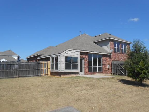 3rd image of 1128 Oxford Dr