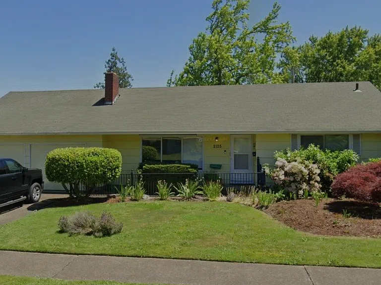 2125 Tyler St — Photo 2