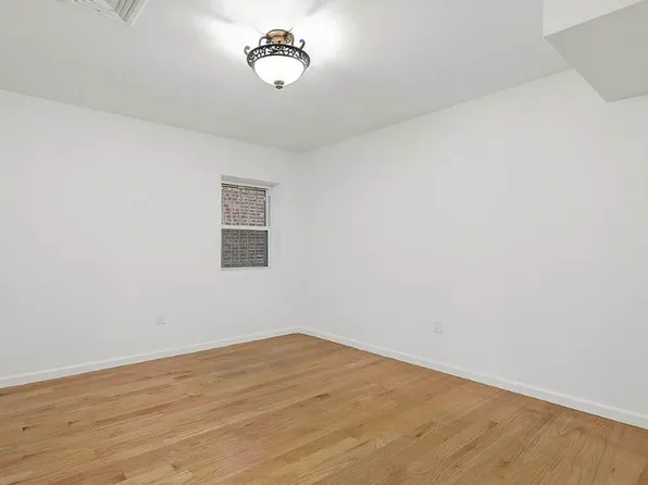 140-75 Ash Avenue image 6 of 17