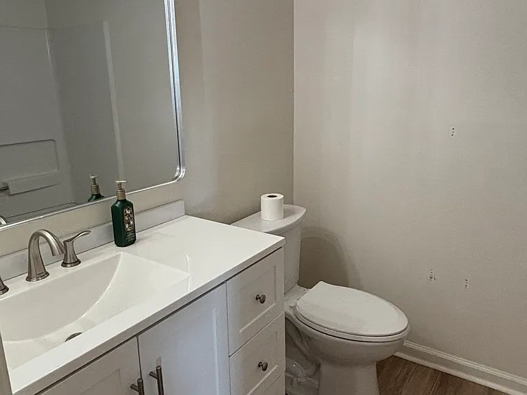 182 University Village Dr #E — Photo 4