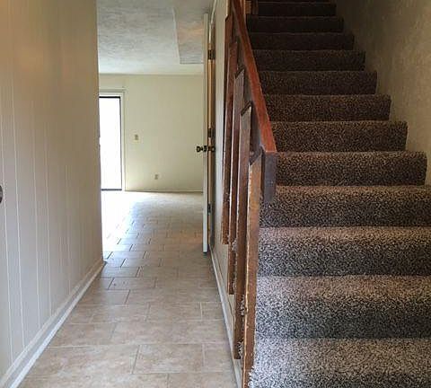 2nd image of 2340 Claremont Ln #A