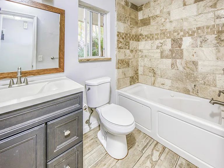 305 S Federal Hwy #2 — Photo 7
