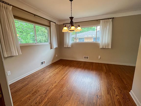 3rd image of 4331 Sunset Dr