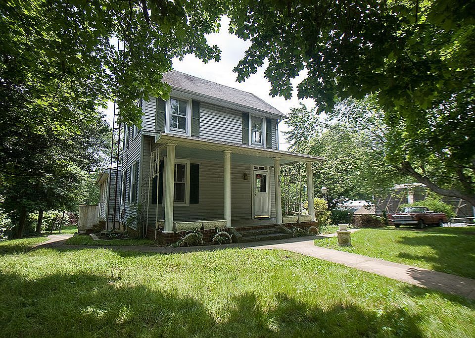 Front w/ Porch