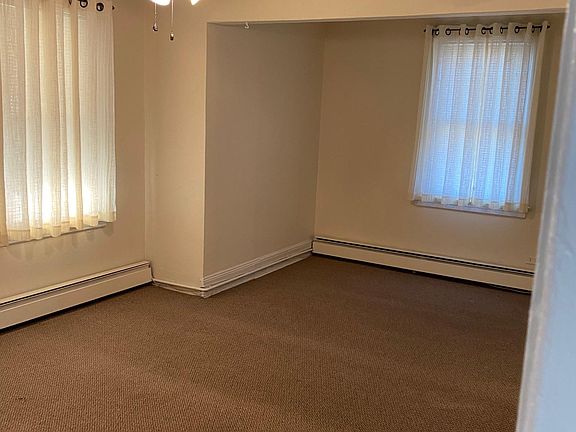 4th image of 41 Stratford Ave Floor 2