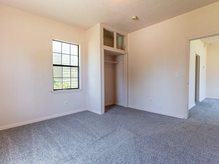 517 SW 26th St — Photo 12