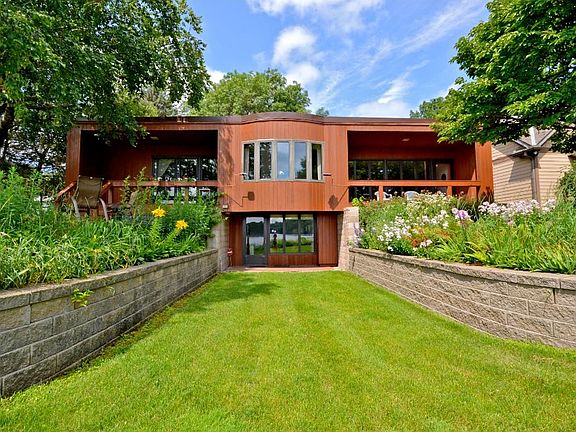 2nd image of 456 Bayview Dr