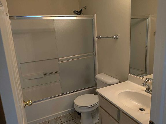 5th image of 122 Southwicke Dr Unit B